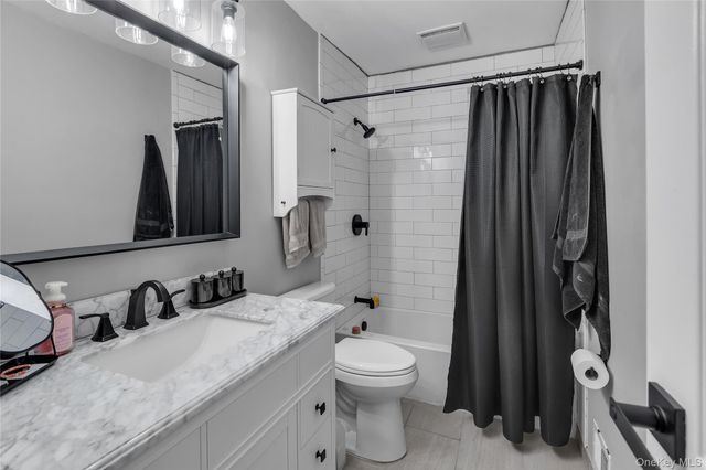 37 Whalers Cove 37, Babylon, NY 11702