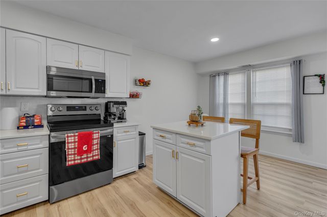 37 Whalers Cove 37, Babylon, NY 11702