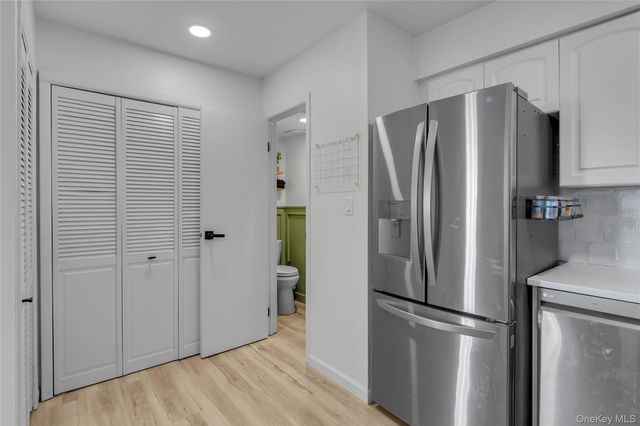 37 Whalers Cove 37, Babylon, NY 11702