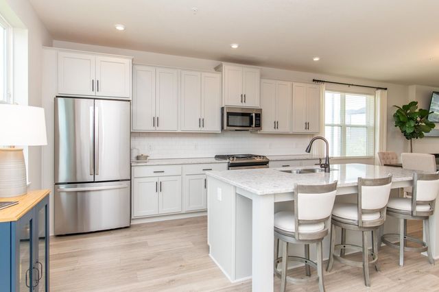 8658 London Circle NE E, Blaine, MN 55449