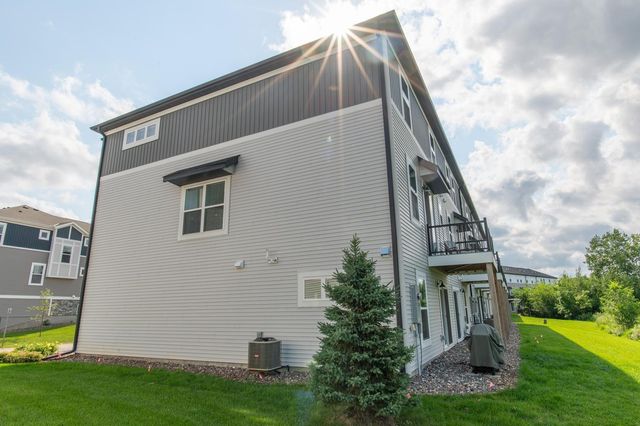 8658 London Circle NE E, Blaine, MN 55449