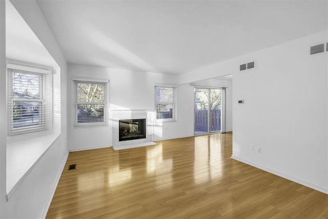 1592 Brentwood Drive, Troy, MI 48098