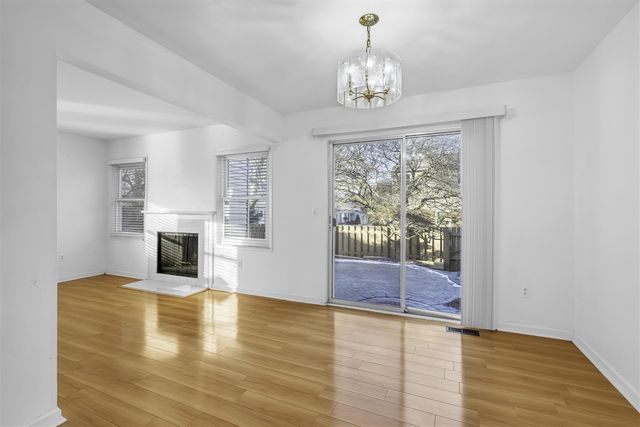 1592 Brentwood Drive, Troy, MI 48098