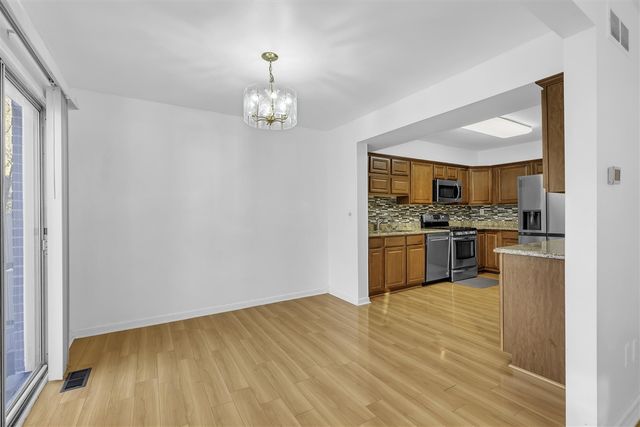 1592 Brentwood Drive, Troy, MI 48098