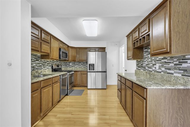 1592 Brentwood Drive, Troy, MI 48098