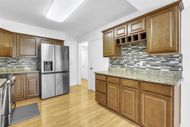 1592 Brentwood Drive, Troy, MI 48098