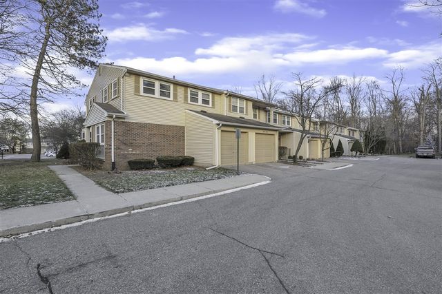 1592 Brentwood Drive, Troy, MI 48098