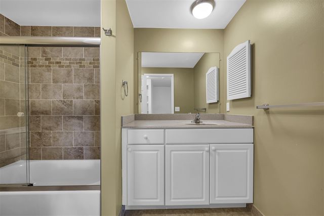 1592 Brentwood Drive, Troy, MI 48098