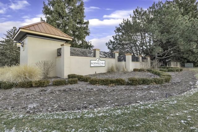 1592 Brentwood Drive, Troy, MI 48098