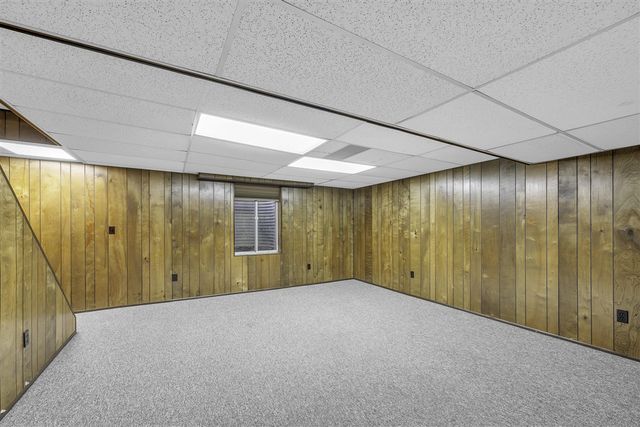 1592 Brentwood Drive, Troy, MI 48098