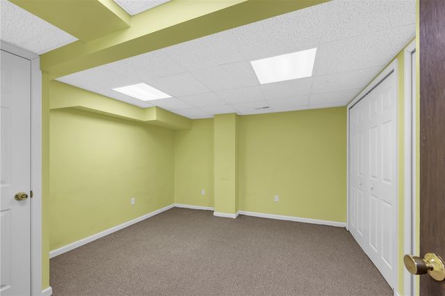 1592 Brentwood Drive, Troy, MI 48098