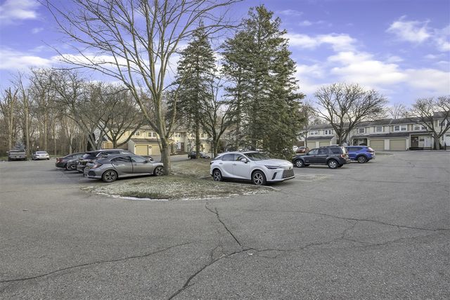 1592 Brentwood Drive, Troy, MI 48098