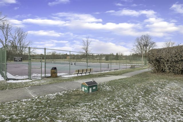 1592 Brentwood Drive, Troy, MI 48098