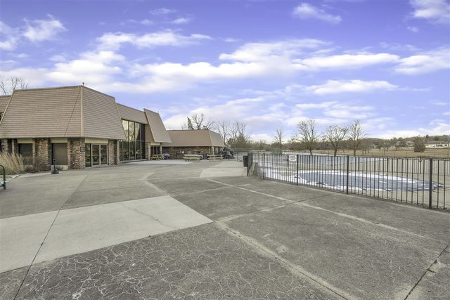1592 Brentwood Drive, Troy, MI 48098