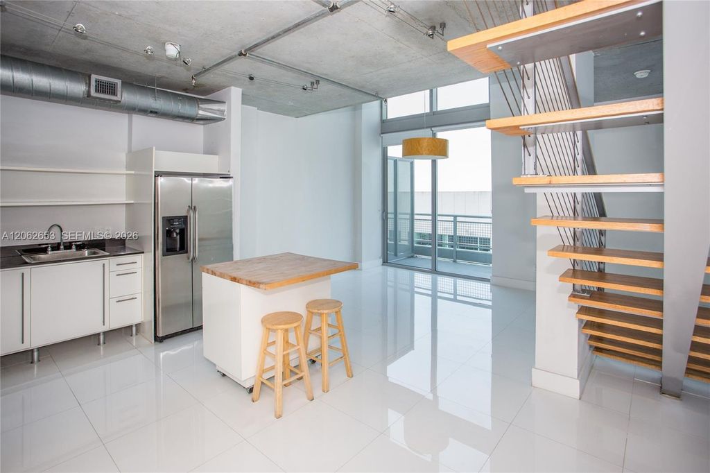 690 SW 1st Court PHI20, Miami, FL 33130