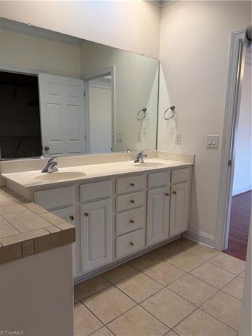 903 Southlake Court, Lexington, NC 27295