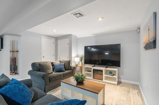 20 Wexford Dr, Mansfield, MA 02048