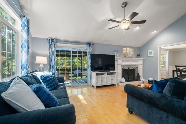 20 Wexford Dr, Mansfield, MA 02048