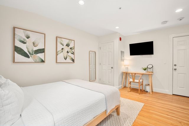 11 Charter Street, Newburyport, MA 01950