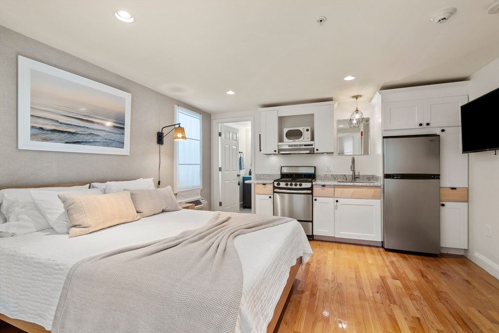 11 Charter Street, Newburyport, MA 01950