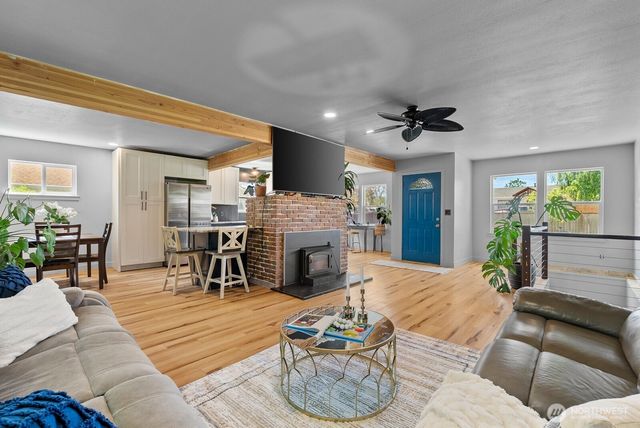 307 4th Street, Steilacoom, WA 98388