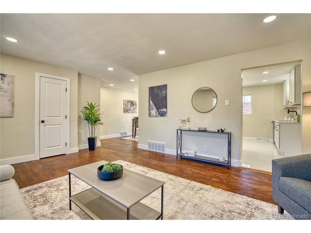 970 W 1st Ave, Broomfield, CO 80020