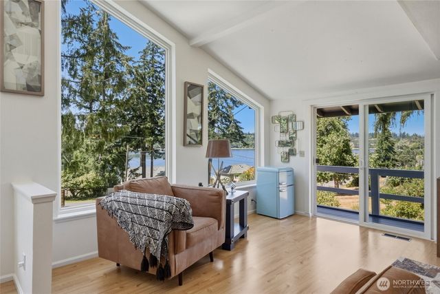10138 Steamboat Island Road NW, Olympia, WA 98502