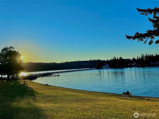 10138 Steamboat Island Road NW, Olympia, WA 98502