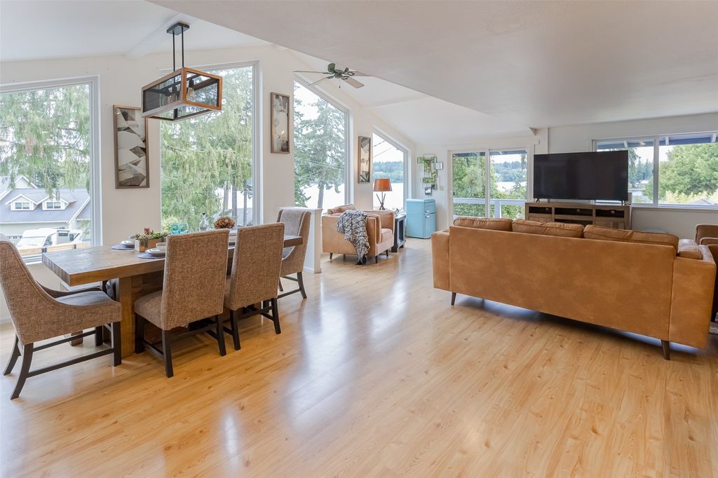 10138 Steamboat Island Road NW, Olympia, WA 98502