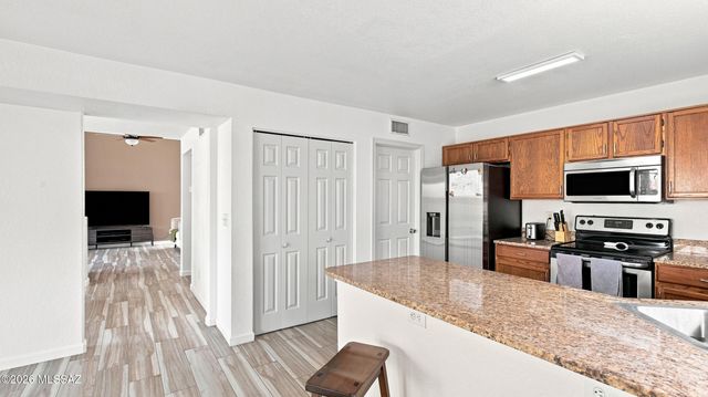 9951 N Stageline Trail, Tucson, AZ 85742