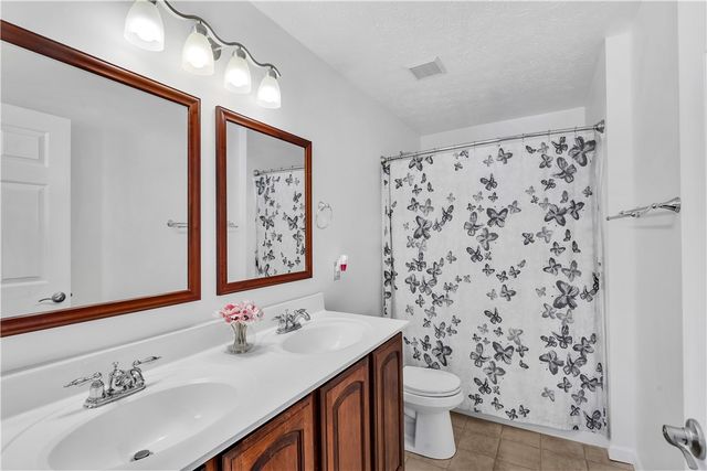 112 Southern Valley Ct, Adams Twp, PA 16046