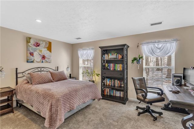 112 Southern Valley Ct, Adams Twp, PA 16046