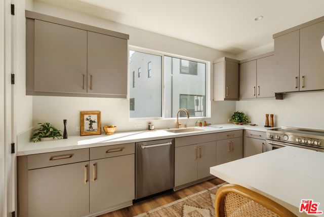 3859 N Riley Lane, Los Angeles, CA 90065