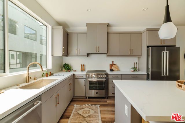 3859 N Riley Lane, Los Angeles, CA 90065
