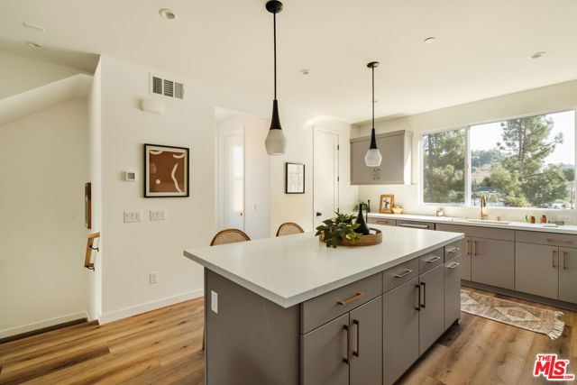 3859 N Riley Lane, Los Angeles, CA 90065