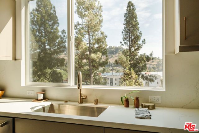 3859 N Riley Lane, Los Angeles, CA 90065