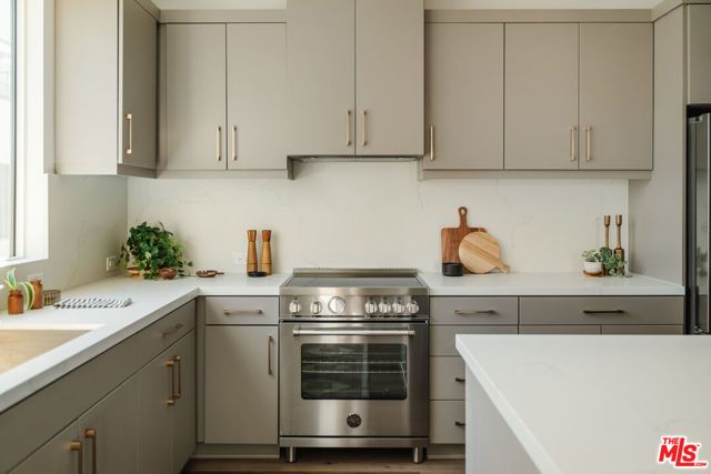 3859 N Riley Lane, Los Angeles, CA 90065
