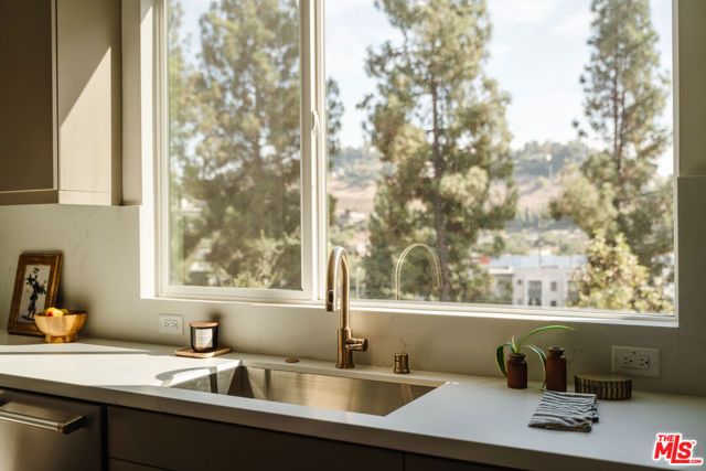 3859 N Riley Lane, Los Angeles, CA 90065