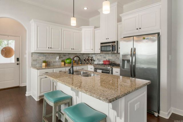 125 Melville Dr, Maumelle, AR 72113