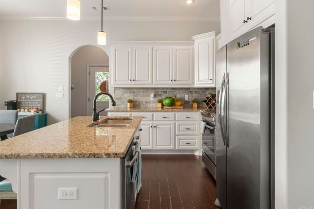 125 Melville Dr, Maumelle, AR 72113