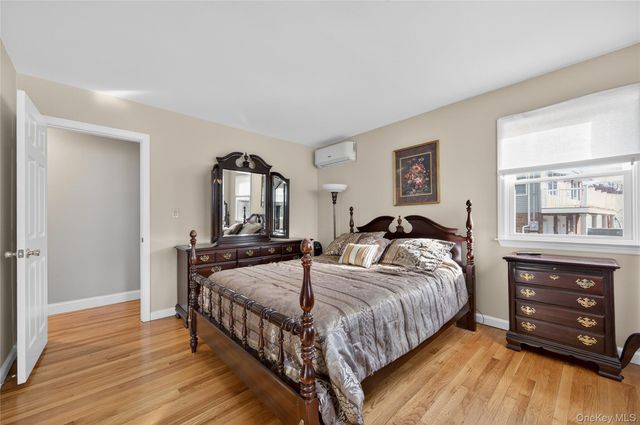 31 Fairfields Lane, Huntington Station, NY 11746