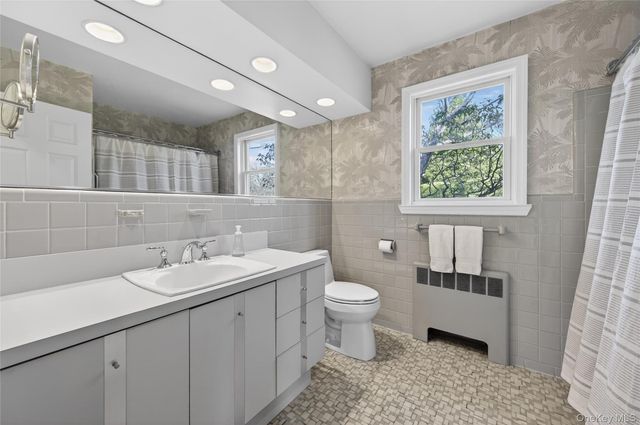 31 Fairfields Lane, Huntington Station, NY 11746