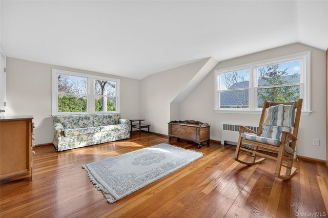 31 Fairfields Lane, Huntington Station, NY 11746