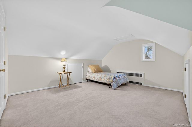 31 Fairfields Lane, Huntington Station, NY 11746