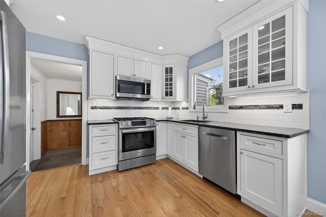 31 Fairfields Lane, Huntington Station, NY 11746