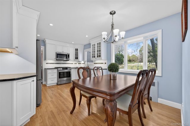 31 Fairfields Lane, Huntington Station, NY 11746