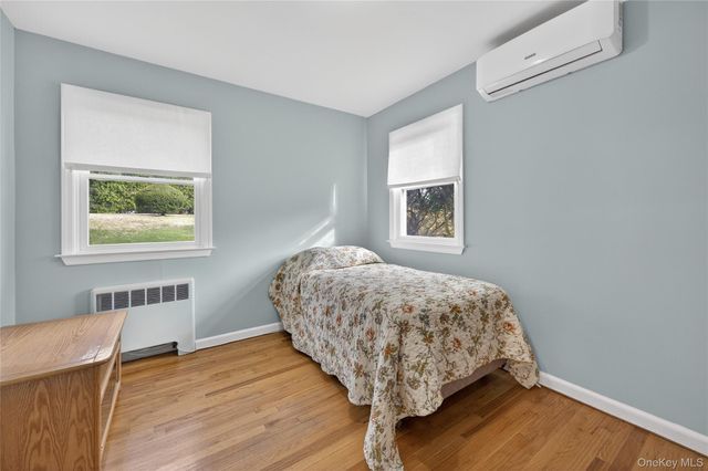 31 Fairfields Lane, Huntington Station, NY 11746