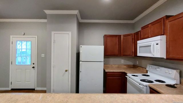 5003 Summit Wood Apt 4, San Antonio, TX 78229