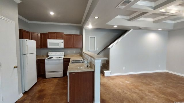 5003 Summit Wood Apt 4, San Antonio, TX 78229