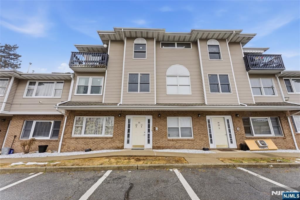 235 Dakota 10, Paterson, NJ 07503